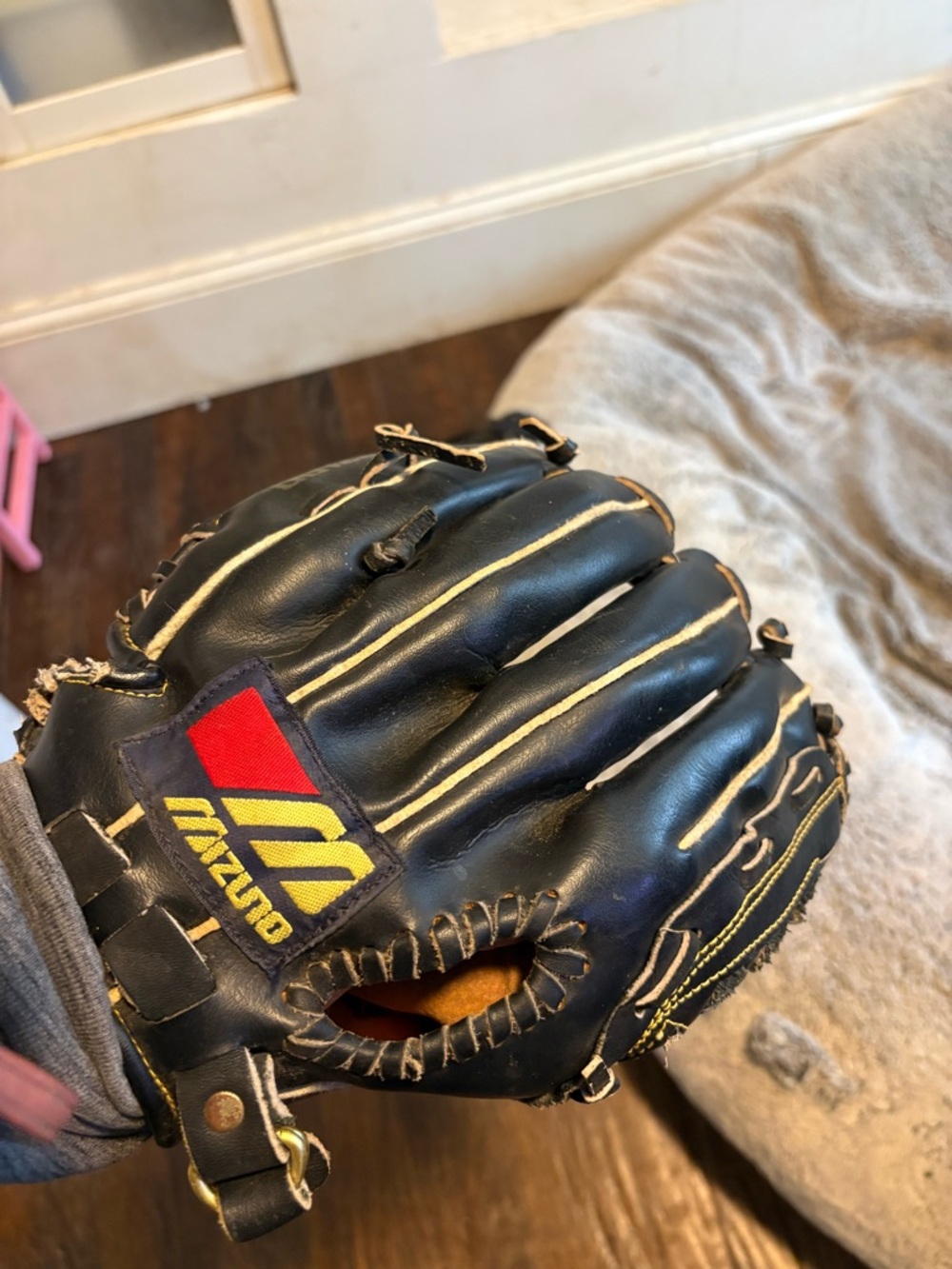 Mizuno MZ107T Professional Model RHT 11” - Picture 3 of 7